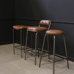 Brooklyn μεταλλικό σκαμπό μπαρ με δερμάτινο κάθισμα σε καφέ χρώμα 37x47x78 εκ